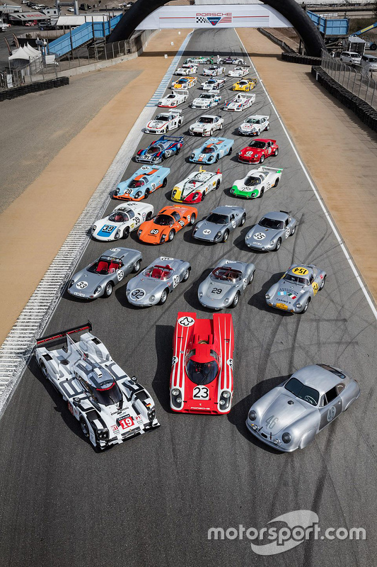 Rennsport Reunion V için Porsche grup fotoğrafı