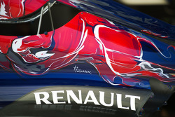 Scuderia Toro Rosso STR10 motorkap met Renault logo