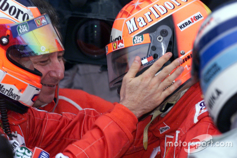 Podium: 1. und Weltmeister 2000: Michael Schumacher, Ferrari, mit Rubens Barrichello