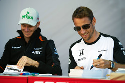 Нико Хюлькенберг, Sahara Force India F1 и Дженсон Баттон, McLaren