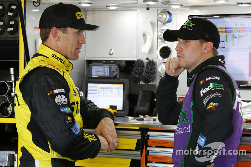 Carl Edwards, Joe Gibbs Racing Toyota; Denny Hamlin, Joe Gibbs Racing Toyota