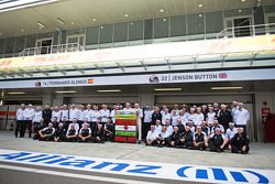 Fernando Alonso, McLaren celebra su GP 250, Eric Boullier, Director de carreras de McLaren, Jenson B