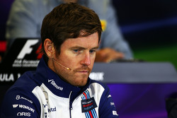 Роб Смедли, глава по разработке шасси Williams на пресс-конференции FIA