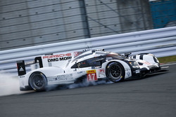 #17 Porsche Team Porsche 919 Hybrid: Timo Bernhard, Mark Webber, Brendon Hartley