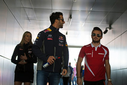 Daniel Ricciardo, Red Bull Racing con Will Stevens, Manor F1 Team
