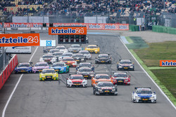 Start: Maxime Martin, BMW Team RMG BMW M4 DTM aan de leiding