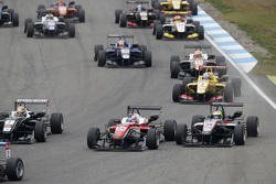 Maximilian Günther, Prema Powerteam Dallara Mercedes-Benz en Alexander Sims, HitechGP Dallara Merced