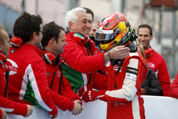 Lawrence Stroll félicite son fils Lance Stroll, Prema Powerteam Dallara Mercedes-Benz, vainqueur de la Course 1