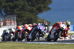 Andrea Iannone, Ducati Team, mène
