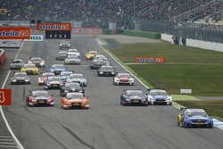 Start: Gary Paffett, ART Grand Prix Mercedes-AMG C63 DTM aan de leiding