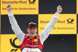 Подиум: победитель гонки - Джейми Грин, Audi Sport Team Rosberg Audi RS 5 DTM