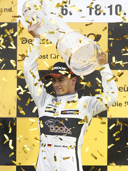 Podium du championnat : Pascal Wehrlein, HWA AG Mercedes-AMG C63 DTM