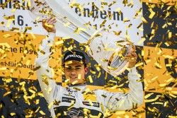 Podium de campeonato: Pascal Wehrlein, HWA AG Mercedes-AMG C63 DTM