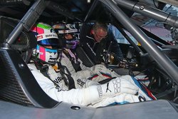 Бруно Спенглер и Алекс Дзанарди в двухместной BMW M4 DTM