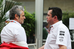 Maurizio Arrivabene, Ferrari Team Principal avec Eric Boullier, McLaren Racing Director