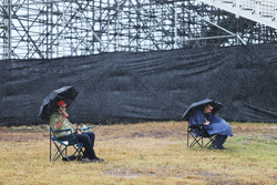 Fans sous la pluie