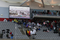 Fans verlaten de tribunes na uitstel kwalificaties