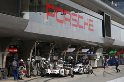 #17 Porsche Team Porsche 919 Hybrid: Timo Bernhard, Mark Webber, Brendon Hartley
