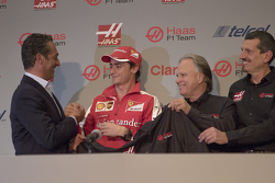 Carlos Slim, Presidente de América Móvil, Esteban Gutiérrez Haas Team, Gene Haas Dueño del Equipo y Guenther Steiner Director el equipo