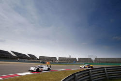 #17 Porsche Team Porsche 919 Hybrid: Timo Bernhard, Mark Webber, Brendon Hartley