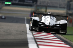 #17 Porsche Team Porsche 919 Hybrid: Timo Bernhard, Mark Webber, Brendon Hartley