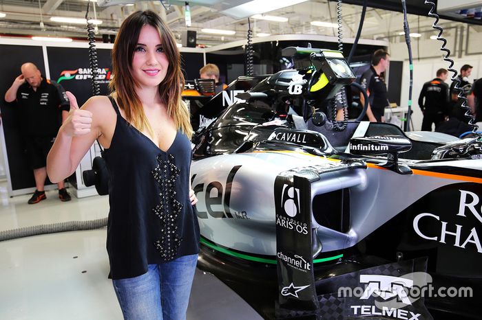 Dulce María, cantante y actriz con el  Sahara Force India F1