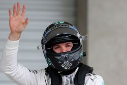 Ganador de la pole  Nico Rosberg, Mercedes AMG F1 Team