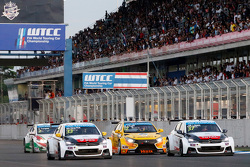Jose Maria Lopez, Citroën C-Elysée WTCC, Citroën World Touring Car team and Ma Qing Hua, Citroën C-Elysée WTCC, Citroën World Touring Car team