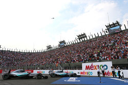Nico Rosberg, Mercedes AMG F1 Team e Lewis Hamilton, Mercedes AMG F1 Team