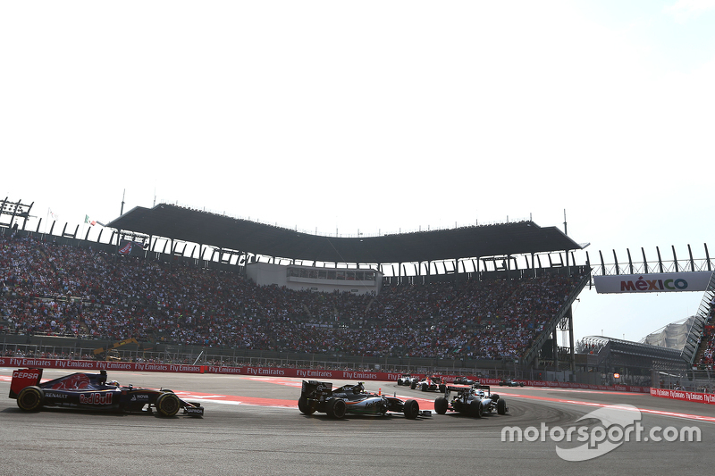 Sergio Pérez, Sahara Force India y Carlos Sainz, Scuderia Toro Rosso