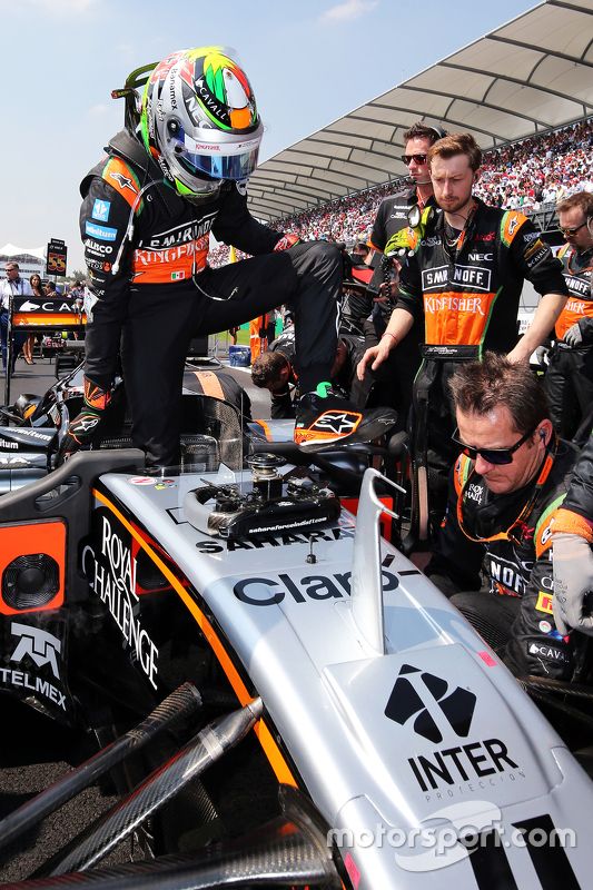 Sergio Pérez, Sahara Force India F1 VJM08 en la parrilla