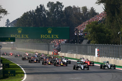 Start: Nico Rosberg, Mercedes AMG F1 W06, in Führung