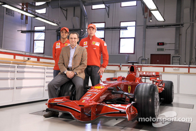 Kimi Räikkönen, Felipe Massa und Stefano Domenicali mit dem neuen Ferrari F2008