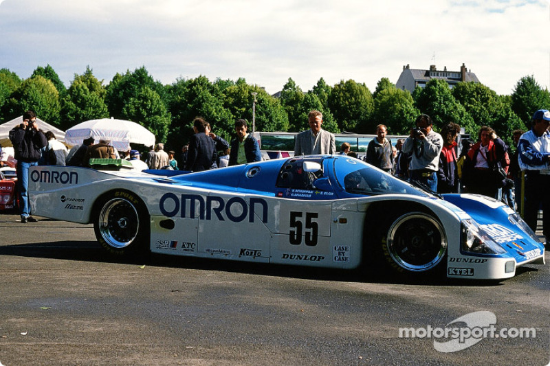 #55 Omron Team Schuppan Porsche 962 C: Верн Шуппан, Ейє Елх, Гарі Бребем
