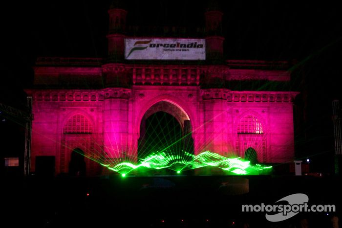 La ceremonia de lanzamiento