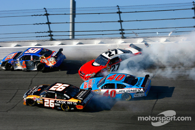 Jacques Villeneuve, Stanton Barrett, Jamie McMurray and Dario Franchitti crash