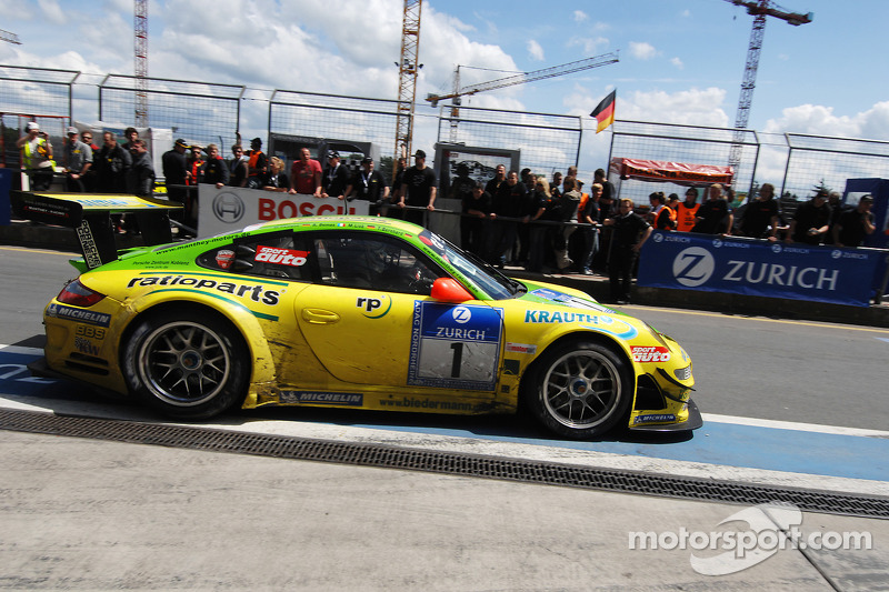 Boxenstopp: #1 Manthey Racing, Porsche 911 GT3 RSR: Timo Bernhard, Marc Lieb, Romain Dumas, Marcel Tiemann