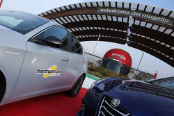 Logo de Motorsport.com en el costado del Alfa Romeo Giulietta