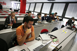 EL equipo de Motorsport.com trabajar en sala de prensa