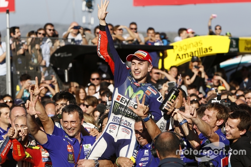 Kazanan ve 2015 MotoGP Şampiyonu Jorge Lorenzo, Yamaha Fabrika Takımı