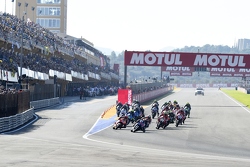 Старт: Хорхе Лоренсо, Yamaha Factory Racing лидирует