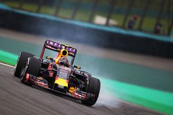 Daniil Kvyat, Red Bull Racing RB11 frita pneus
