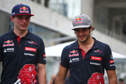 (L naar R): Max Verstappen, Scuderia Toro Rosso met teamgenoot Carlos Sainz Jr., Scuderia Toro Rosso