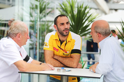 Dr Helmut Marko, Red Bull Motorsport com Cyril Abiteboul, Renault Sport F1