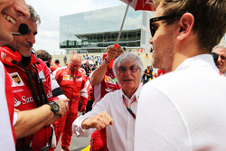 Маурицио Арривабене, руководитель Ferrari Team, Берни Экклстоун и Себастьян Феттель, Ferrari на стар