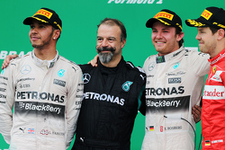 Podio: ganador de la carrera Nico Rosberg, Mercedes AMG F1 W06, con segundo lugar de Lewis Hamilton,