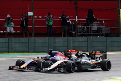 Sergio Perez, Sahara Force India F1 VJM08 and Max Verstappen, Scuderia Toro Rosso STR10 battle for position