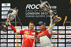 Winnaar Sebastian Vettel, tweede plaats Tom Kristensen