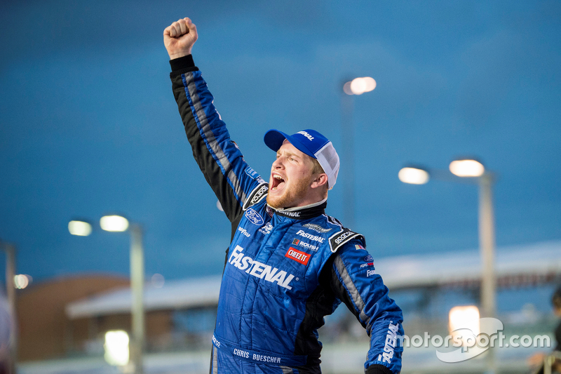 Victory Lane: Chris Buescher, der Champion der NASCAR XFINITY Serie 2015