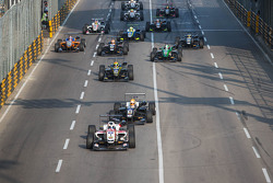 Start action: Felix Rosenqvist, Prema Powerteam Dallara Mercedes-Benz leads